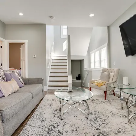 Pet-Friendly Minneapolis Home About 6 Mi To Dtwn!